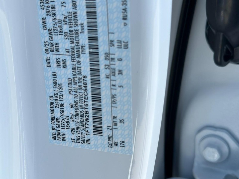 Ford Super Duty F-250 SRW Vehicle Full-screen Gallery Image 15