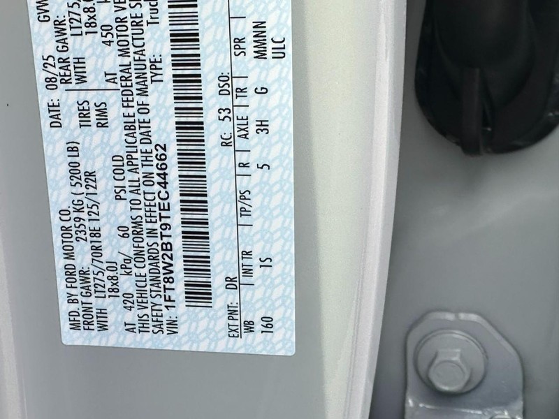 Ford Super Duty F-250 SRW Vehicle Full-screen Gallery Image 14