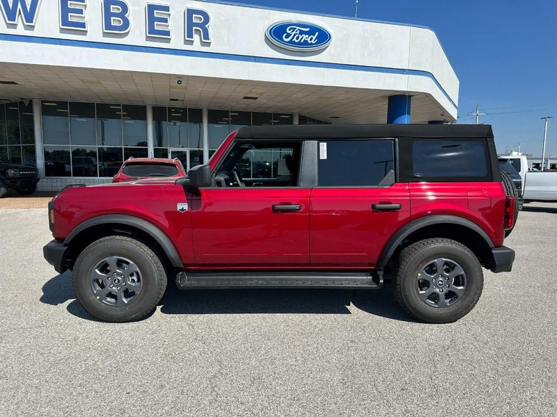 Ford Bronco Vehicle Full-screen Gallery Image 2