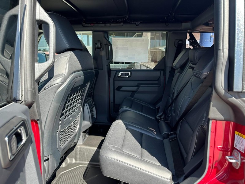 Ford Bronco Vehicle Full-screen Gallery Image 4