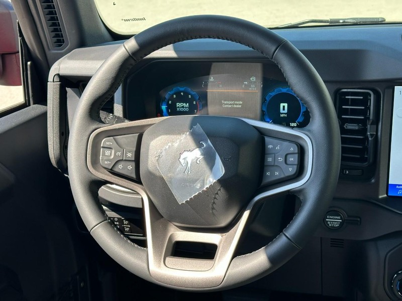 Ford Bronco Vehicle Full-screen Gallery Image 6