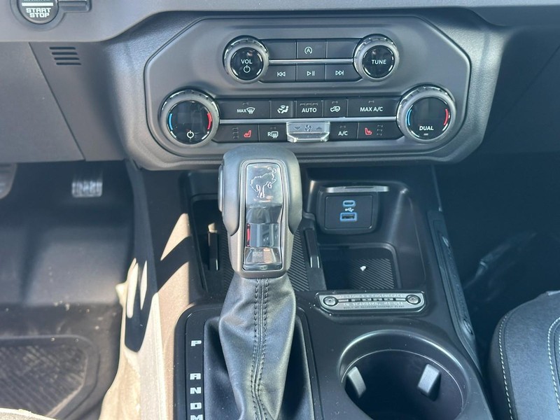 Ford Bronco Vehicle Full-screen Gallery Image 8