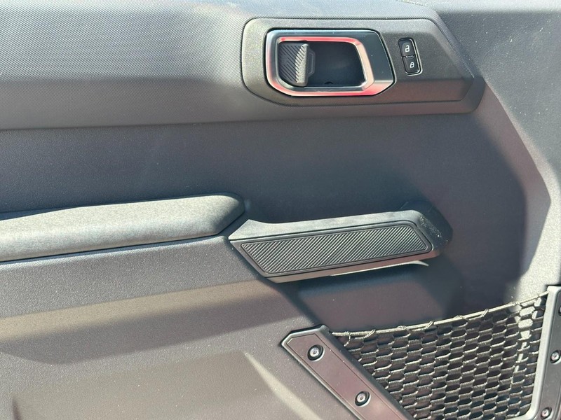 Ford Bronco Vehicle Full-screen Gallery Image 9