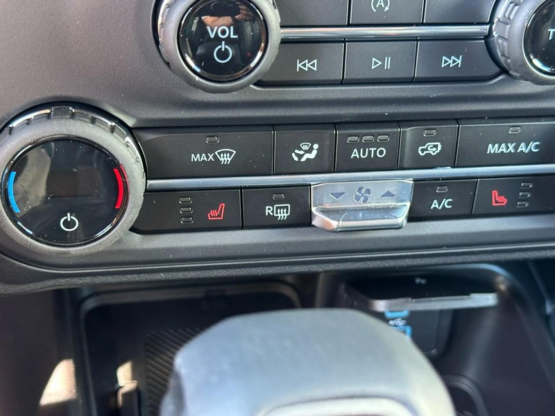 Ford Bronco Vehicle Full-screen Gallery Image 15