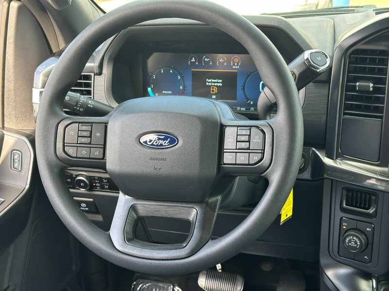 Ford F-150 Vehicle Full-screen Gallery Image 6