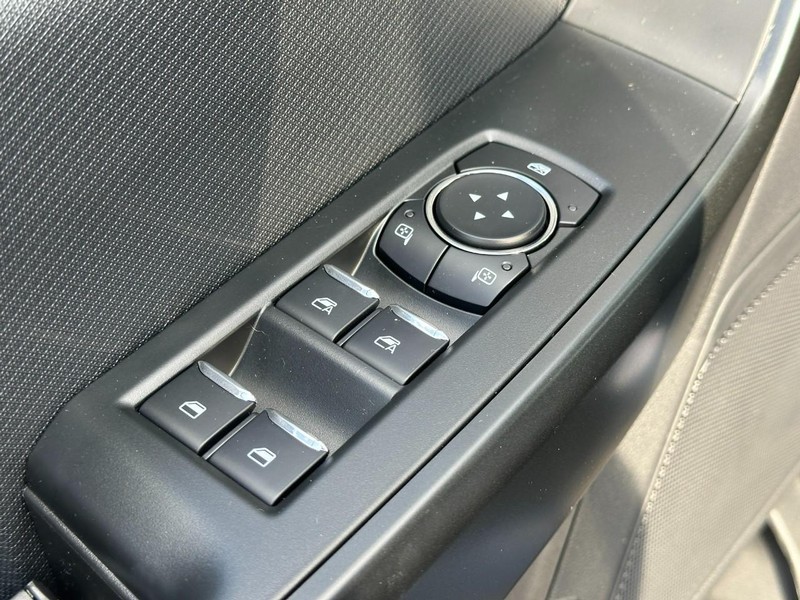 Ford F-150 Vehicle Full-screen Gallery Image 9