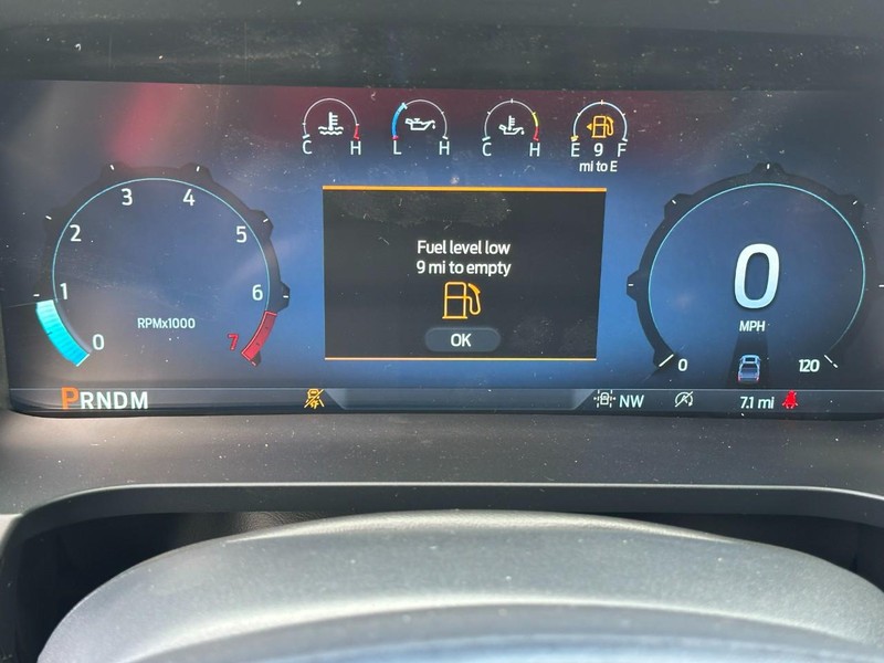 Ford F-150 Vehicle Full-screen Gallery Image 12