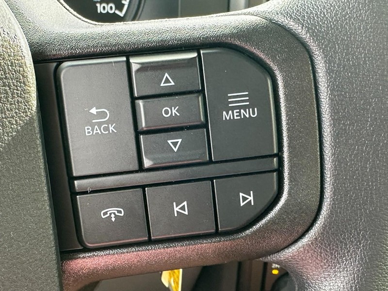 Ford Super Duty F-250 SRW Vehicle Full-screen Gallery Image 12