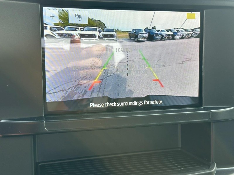 Ford Super Duty F-250 SRW Vehicle Full-screen Gallery Image 14