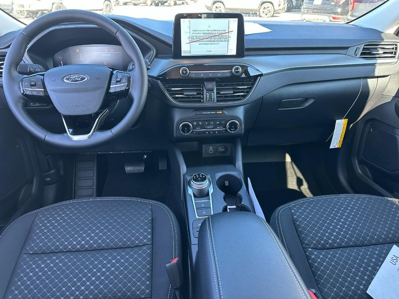 Ford Escape Vehicle Full-screen Gallery Image 5