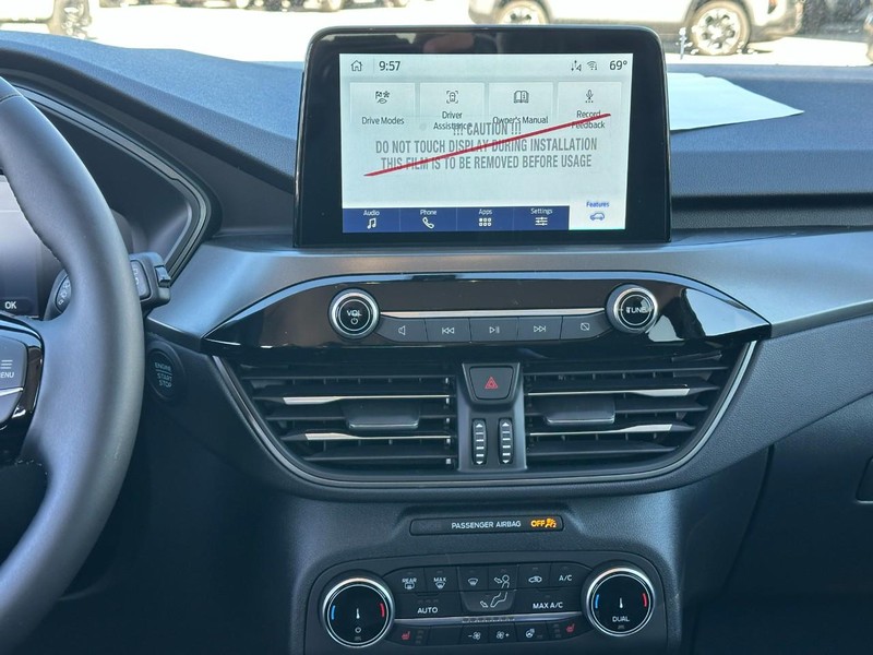 Ford Escape Vehicle Full-screen Gallery Image 7