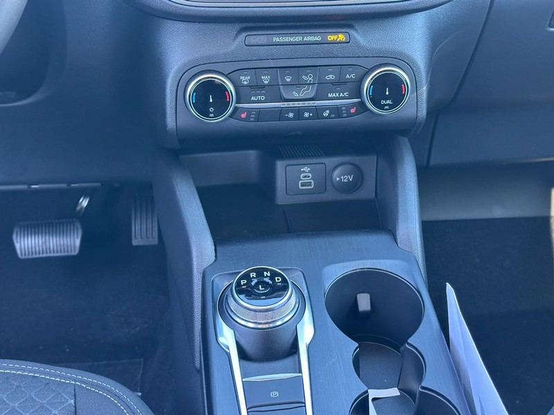 Ford Escape Vehicle Full-screen Gallery Image 8