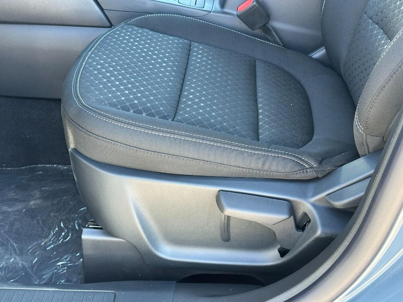 Ford Escape Vehicle Full-screen Gallery Image 10