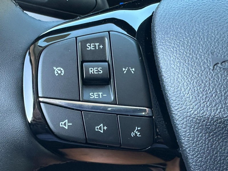 Ford Escape Vehicle Full-screen Gallery Image 11