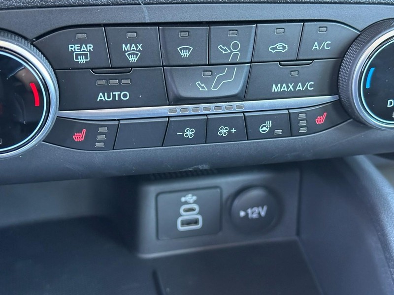 Ford Escape Vehicle Full-screen Gallery Image 14