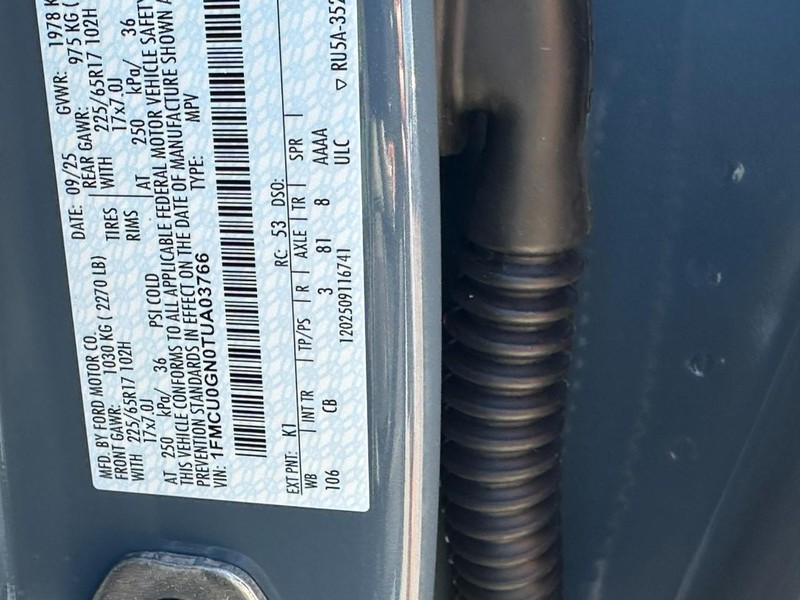 Ford Escape Vehicle Full-screen Gallery Image 16