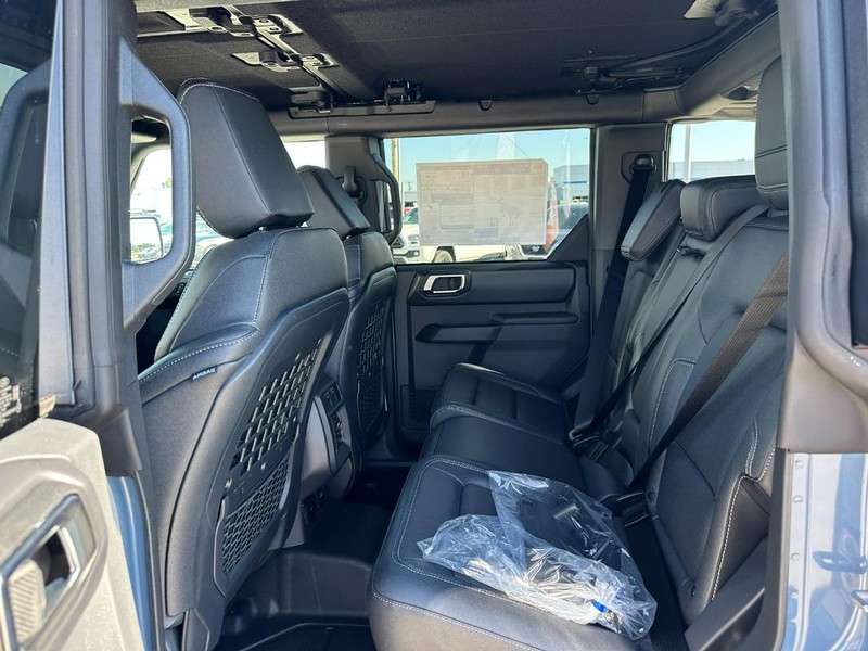 Ford Bronco Vehicle Full-screen Gallery Image 4