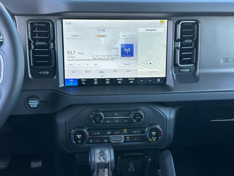 Ford Bronco Vehicle Full-screen Gallery Image 7