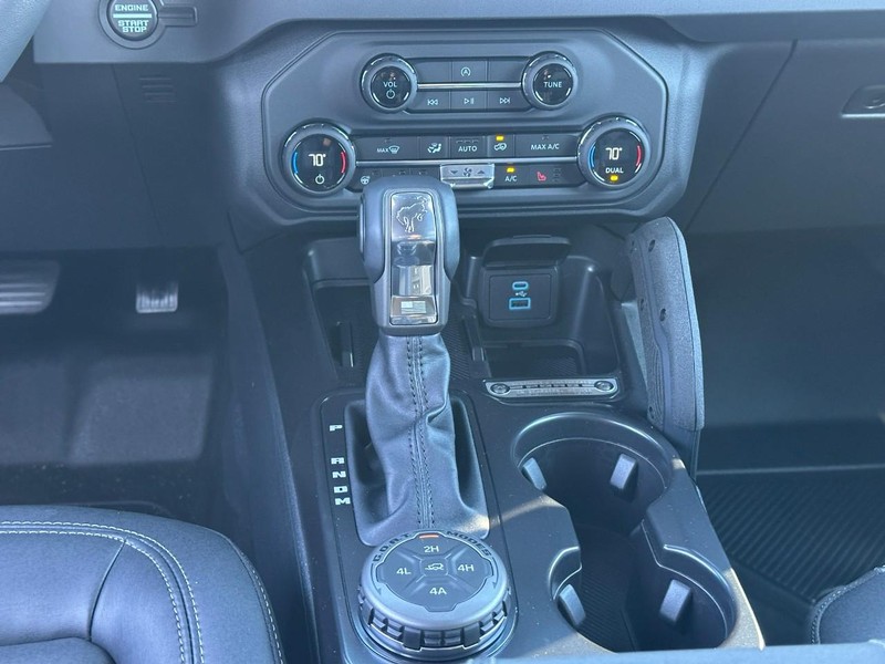 Ford Bronco Vehicle Full-screen Gallery Image 8