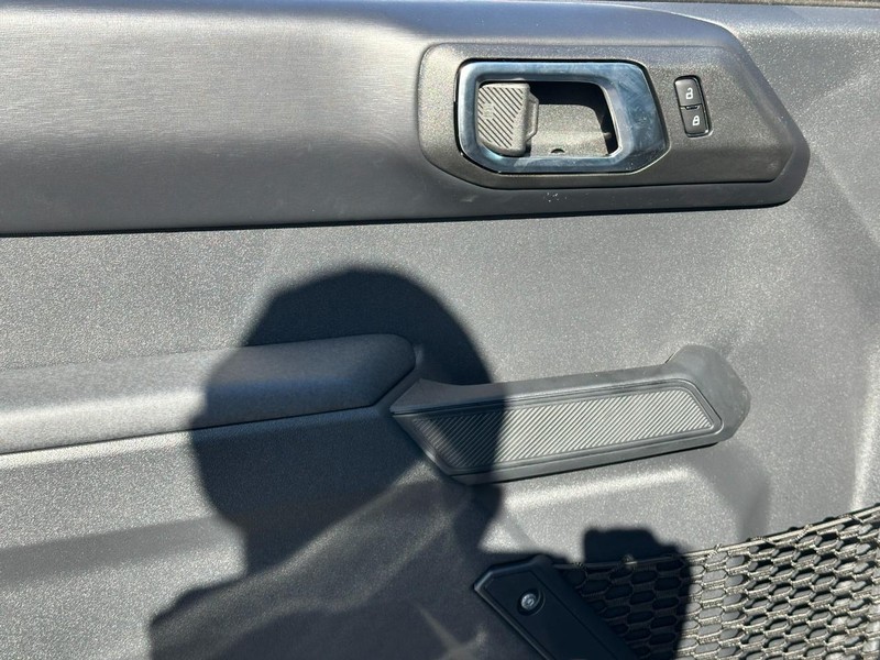 Ford Bronco Vehicle Full-screen Gallery Image 9