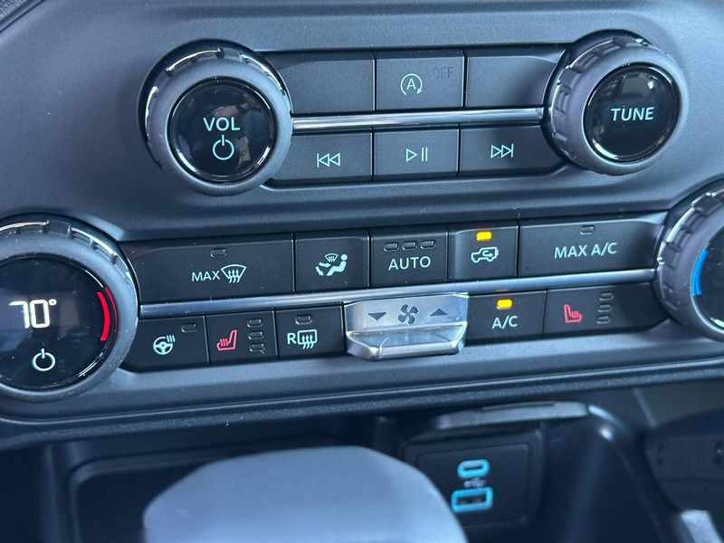 Ford Bronco Vehicle Full-screen Gallery Image 15