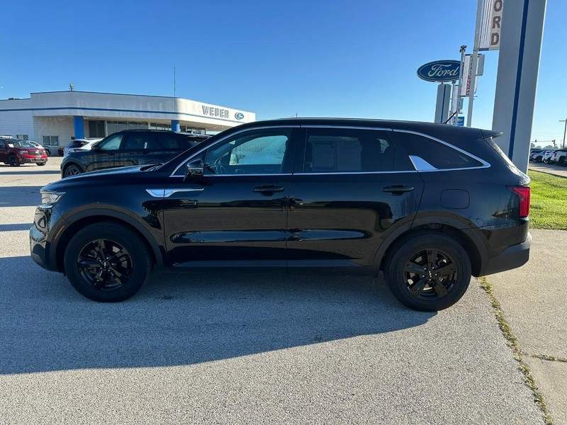 Kia Sorento Vehicle Full-screen Gallery Image 2