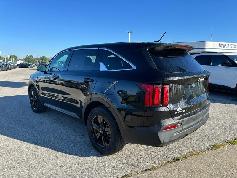 Kia Sorento Vehicle Full-screen Gallery Image 3