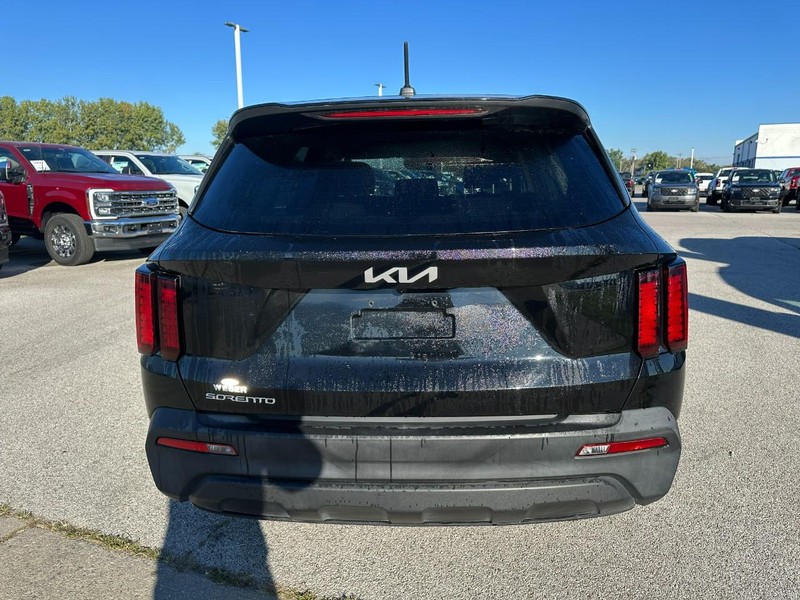Kia Sorento Vehicle Full-screen Gallery Image 4