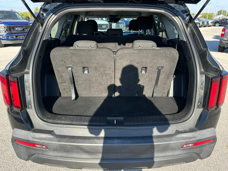 Kia Sorento Vehicle Full-screen Gallery Image 9