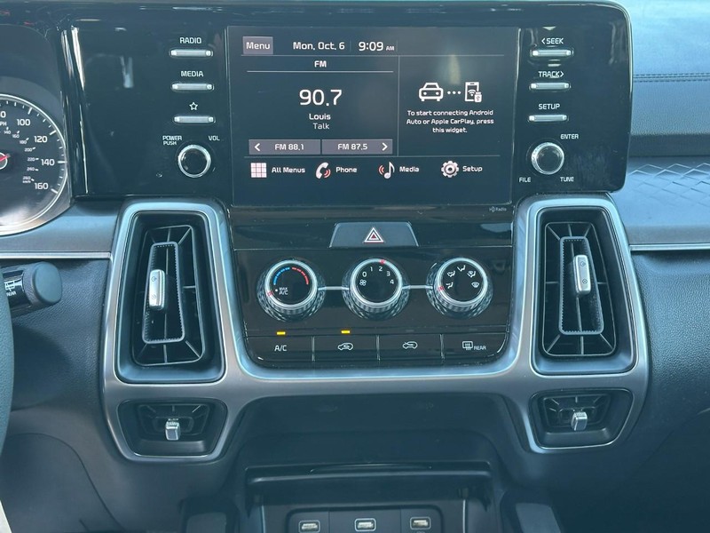 Kia Sorento Vehicle Full-screen Gallery Image 13