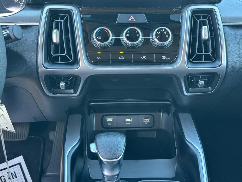 Kia Sorento Vehicle Full-screen Gallery Image 14