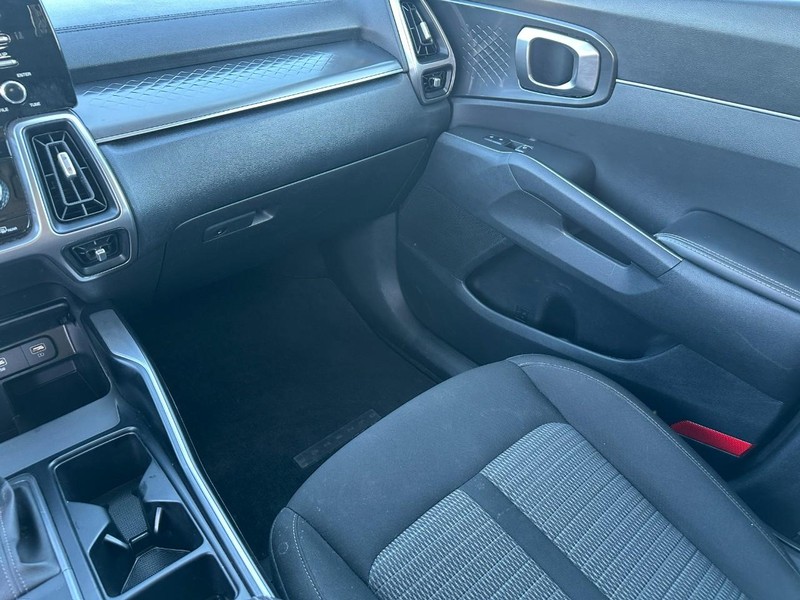 Kia Sorento Vehicle Full-screen Gallery Image 16