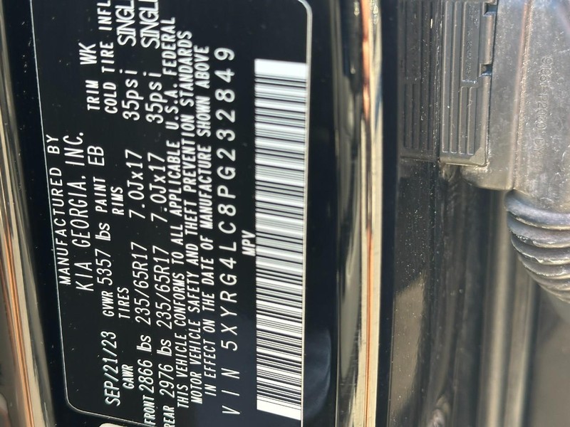 Kia Sorento Vehicle Full-screen Gallery Image 23