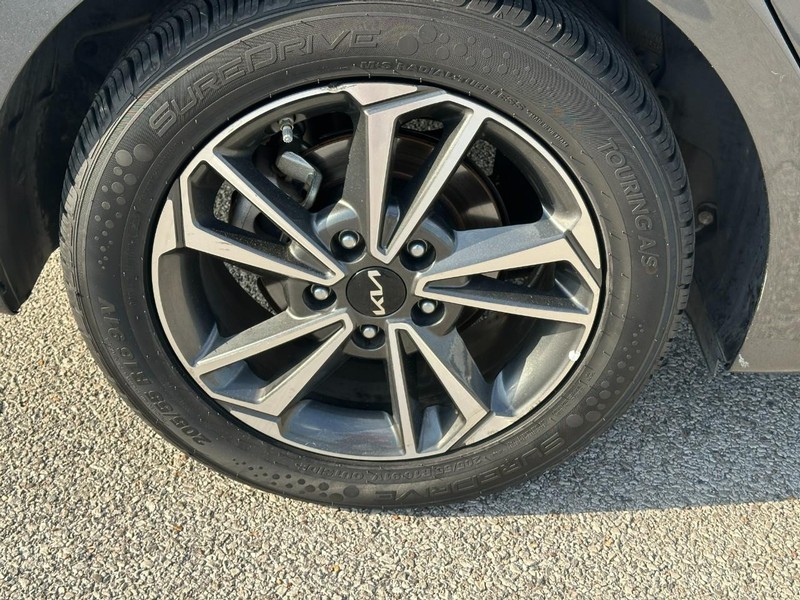 Kia Forte Vehicle Full-screen Gallery Image 6