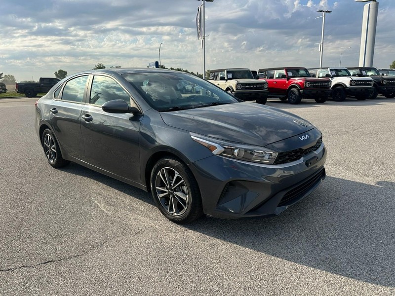 Kia Forte Vehicle Full-screen Gallery Image 7