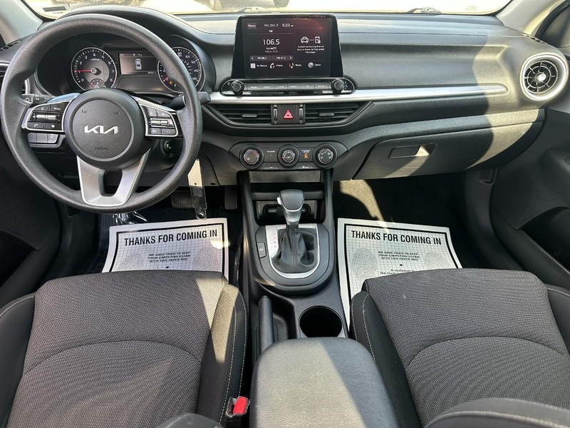 Kia Forte Vehicle Full-screen Gallery Image 10