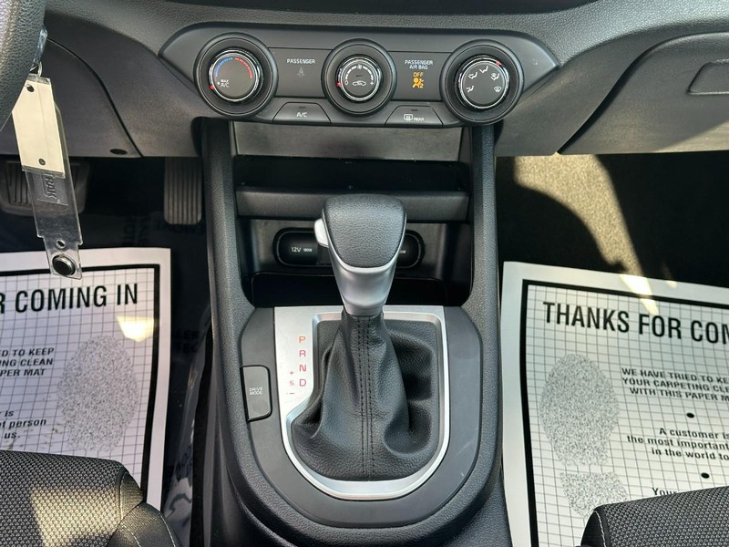 Kia Forte Vehicle Full-screen Gallery Image 13