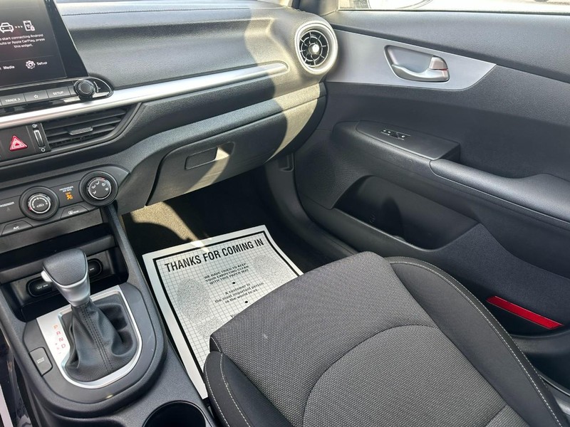 Kia Forte Vehicle Full-screen Gallery Image 14