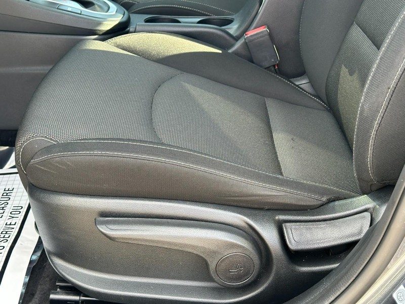 Kia Forte Vehicle Full-screen Gallery Image 16