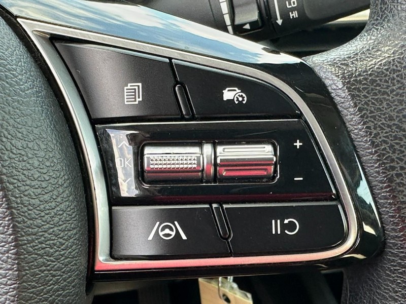 Kia Forte Vehicle Full-screen Gallery Image 18