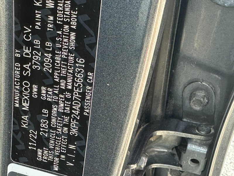 Kia Forte Vehicle Full-screen Gallery Image 21