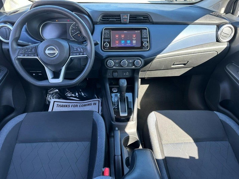 Nissan Versa Vehicle Full-screen Gallery Image 10