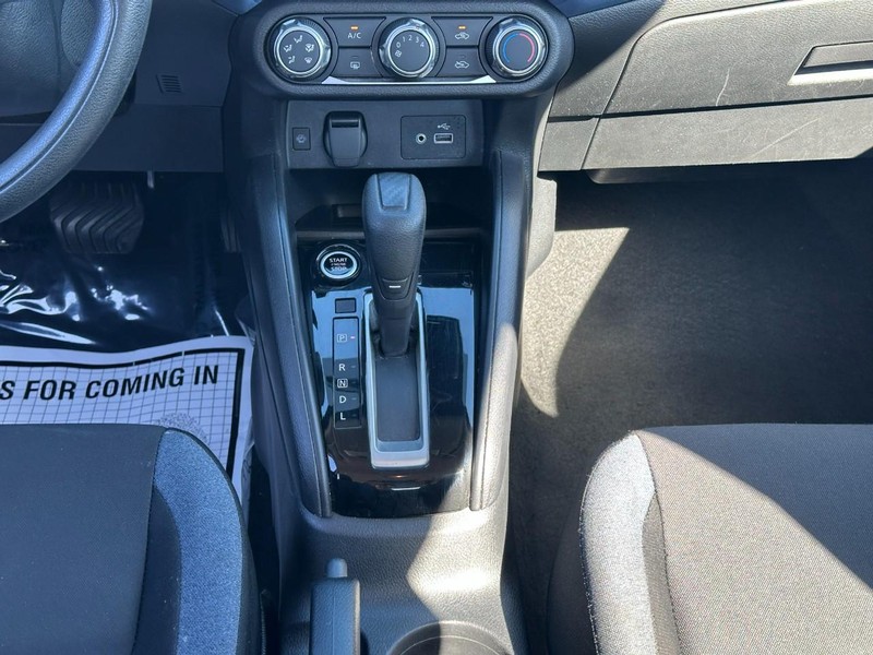 Nissan Versa Vehicle Full-screen Gallery Image 13