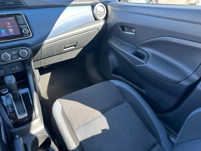 Nissan Versa Vehicle Full-screen Gallery Image 14