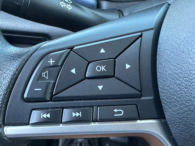 Nissan Versa Vehicle Full-screen Gallery Image 16