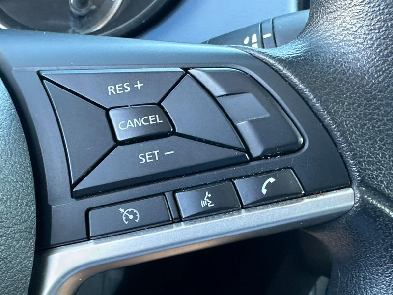 Nissan Versa Vehicle Full-screen Gallery Image 17