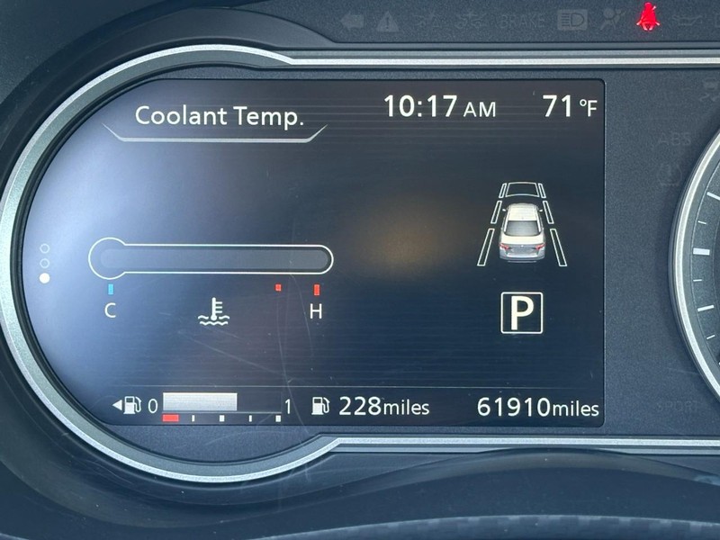 Nissan Versa Vehicle Full-screen Gallery Image 18