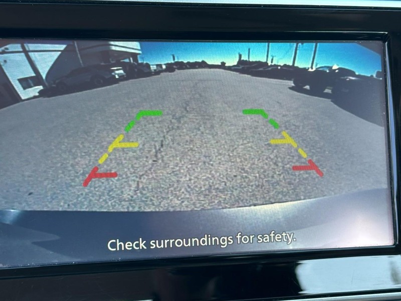 Nissan Versa Vehicle Full-screen Gallery Image 19