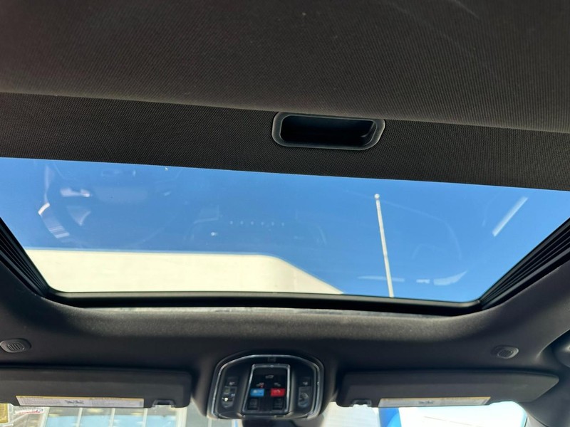 Jeep Grand Cherokee Vehicle Full-screen Gallery Image 11