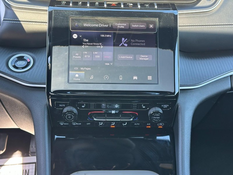 Jeep Grand Cherokee Vehicle Full-screen Gallery Image 14